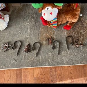 Set of 4 stocking holders, Like New Condition
